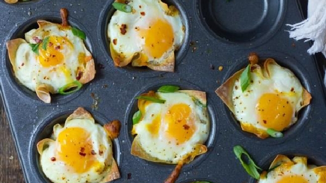 Cheesy Wonton Breakfast Cups
