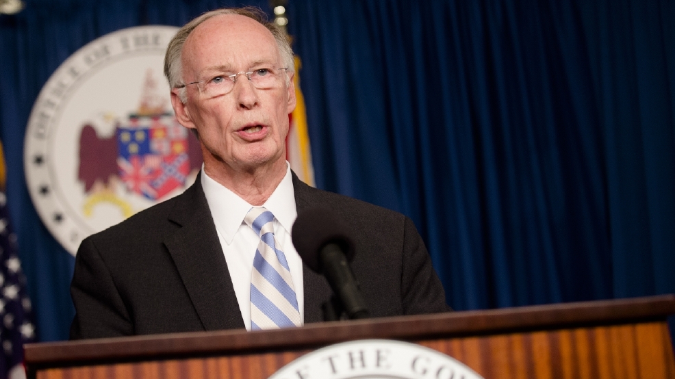 Alabama Gov. Bentley apologizes for making sexual comments to staffer 