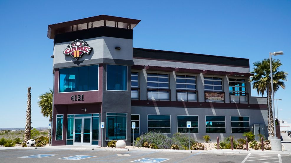 Las Cruces bar & grill considers continuing drive-in movie event