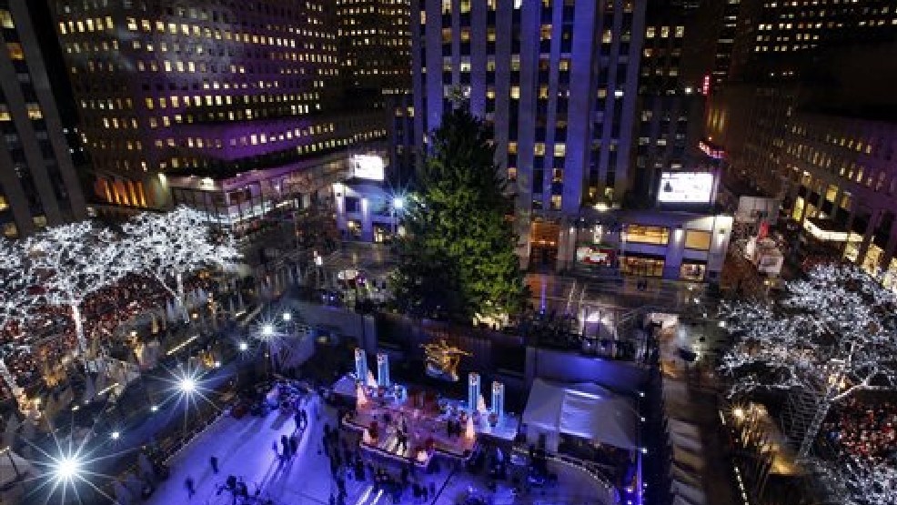 Thousands gather for NYC Christmas tree lighting  WLUK