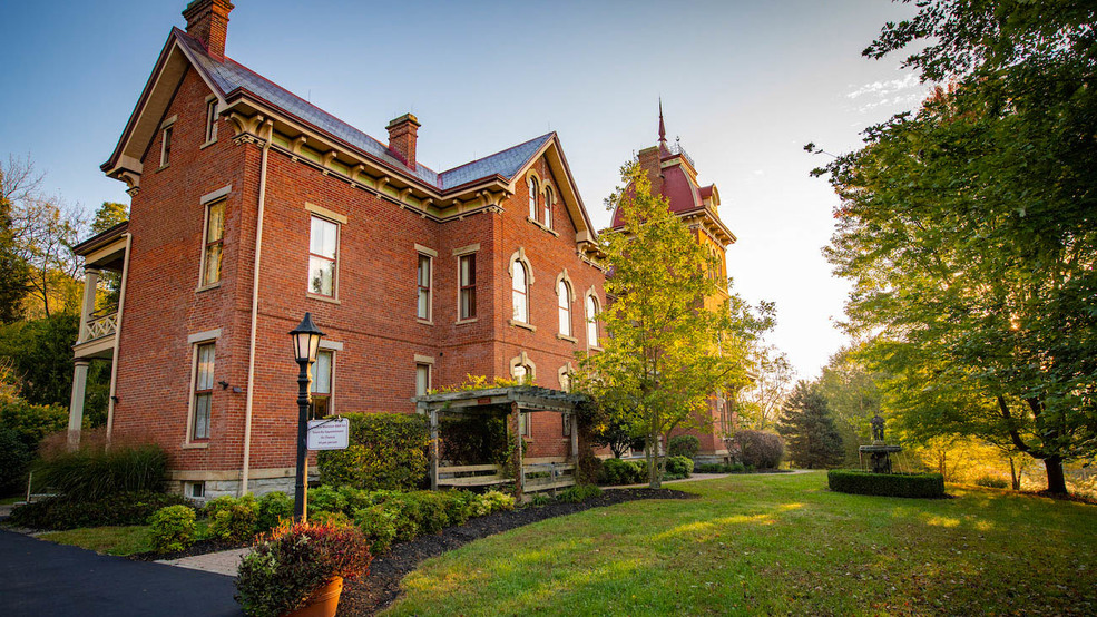 A Historic Mansion-Turned-B&B Accommodates Guests (And Ghosts ...