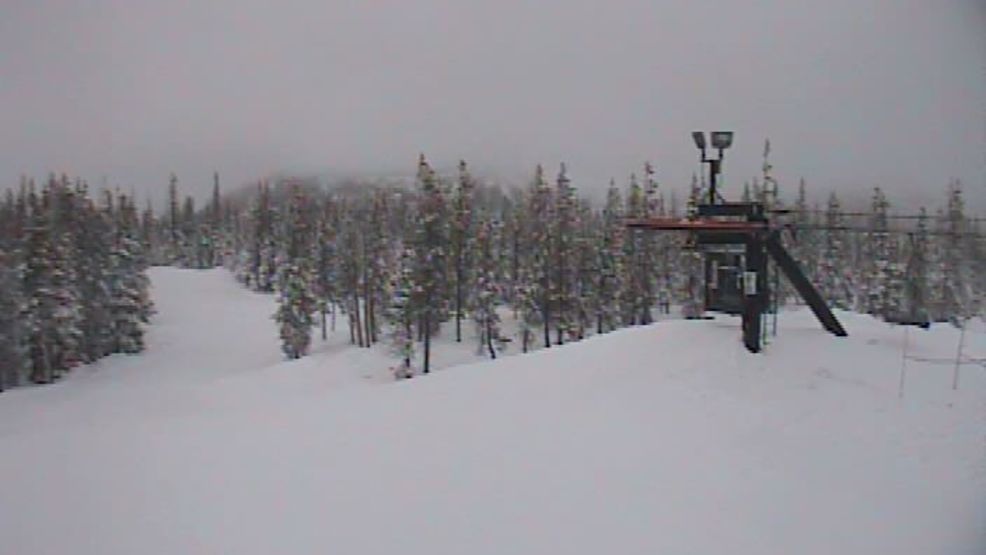 Snow falls on first skiers of the season at Hoodoo and Willamette Pass