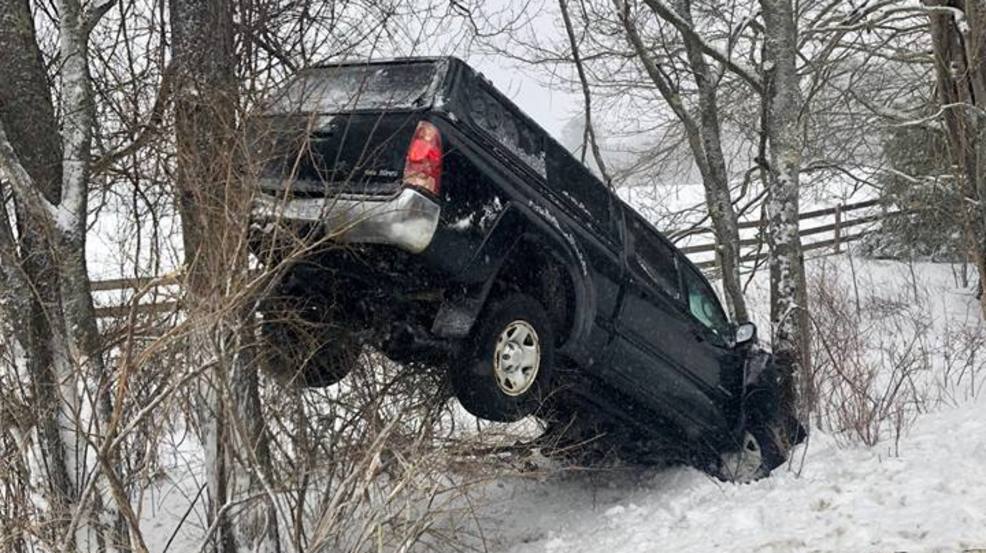 Rescue crews respond to Cumberland crash WGME