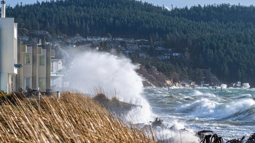 Thousands Still Powerless Friday After Potent Windstorm Komo