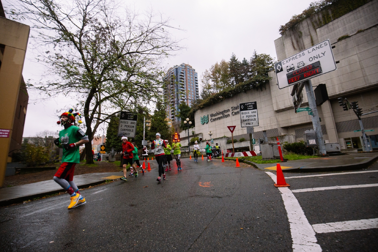Photos Thousands hit Downtown Seattle for the Jingle Bell Run