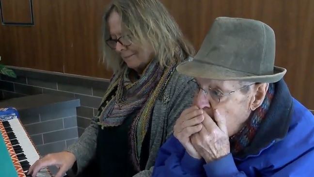 Lynchburg cancer center using music to help treat patients