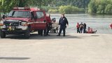 Woman dead, 3-year-old girl missing after boat capsizes 