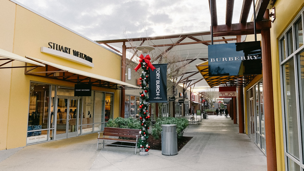 shopping the Seattle Premium Outlets 
