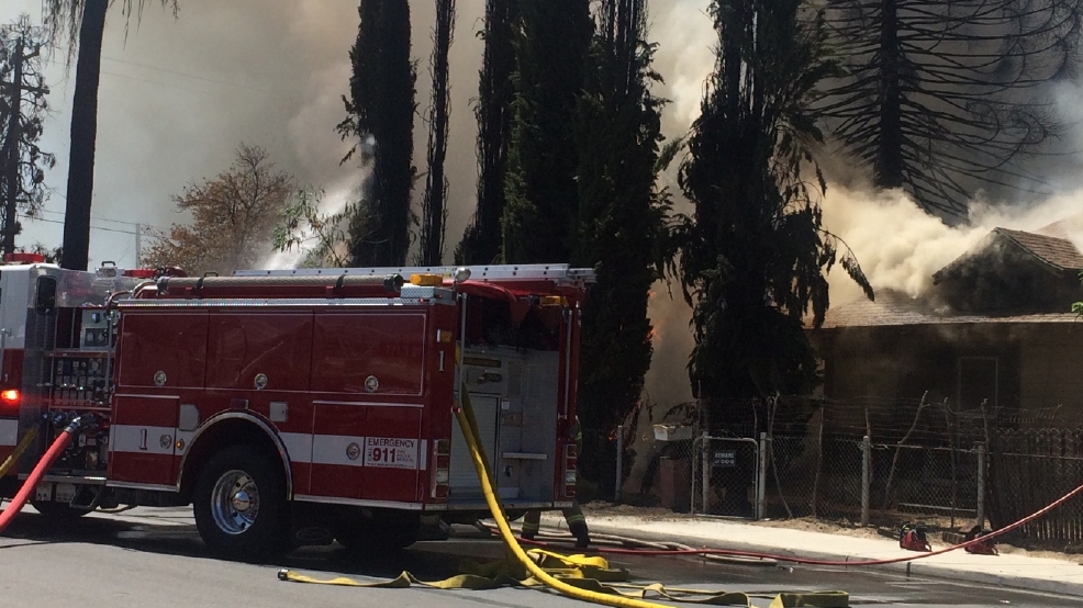 Several houses burn in central Bakersfield KBAK