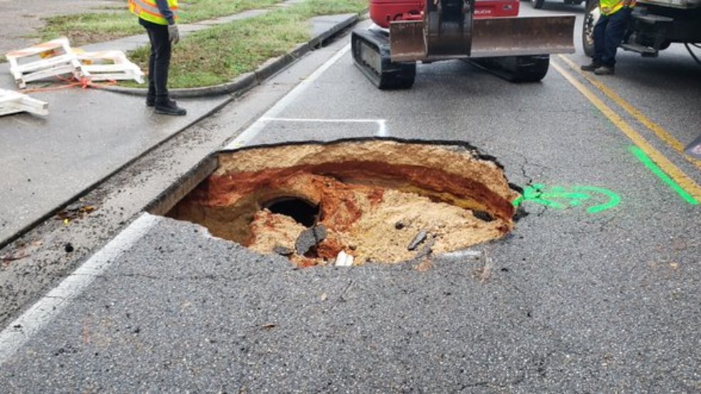 Massive sinkhole shuts down Halls Mill Road in Mobile WJTC