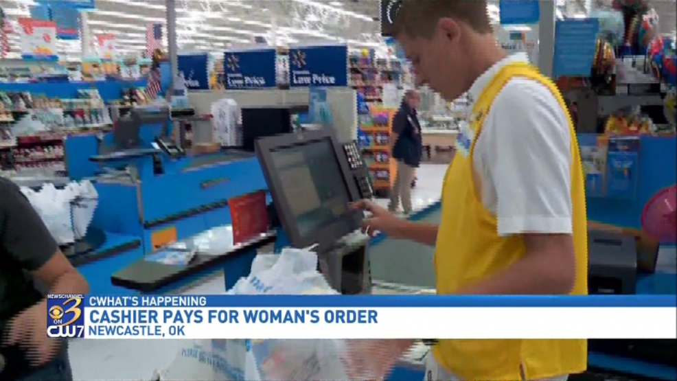 Wal Mart Cashiers Act Of Kindness Goes Viral Wwmt 7717