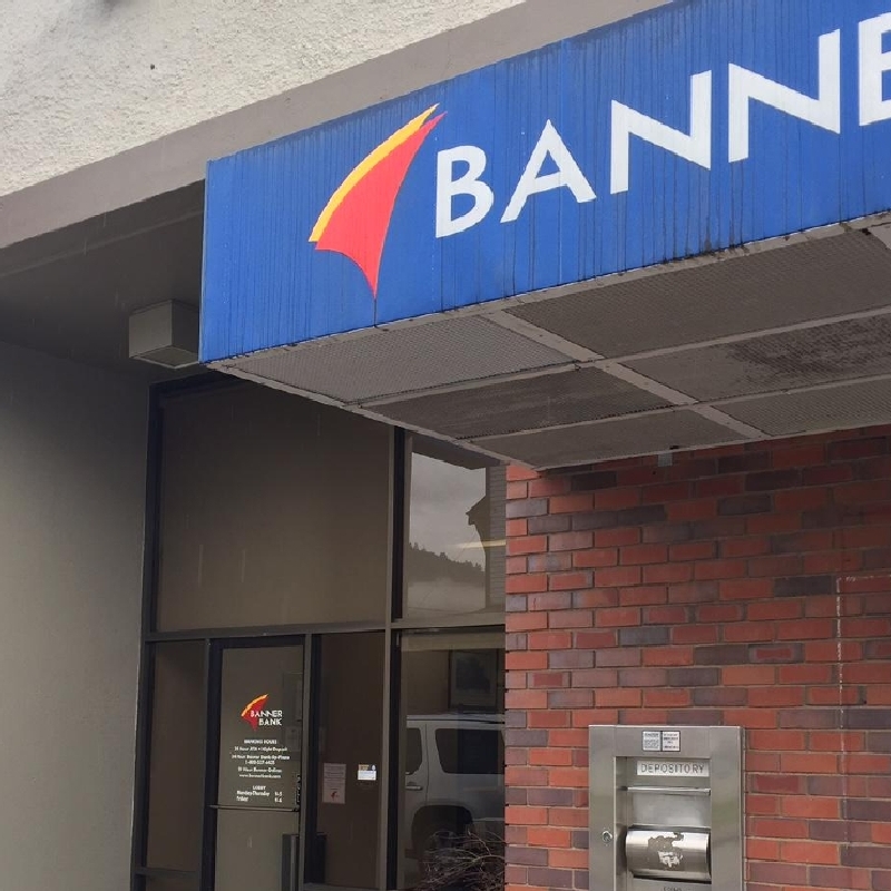 Sheriff Banner Bank In Riddle Reports Robbery Kmtr