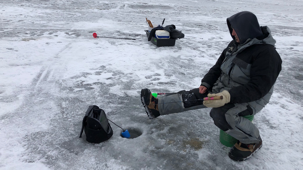 Lake Winnebago anglers encounter early ice fishing conditions WLUK