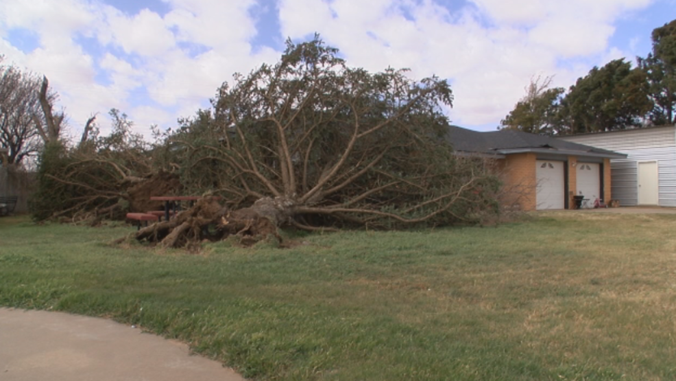 Residents shocked by 70 mph winds, damage, crashes KVII